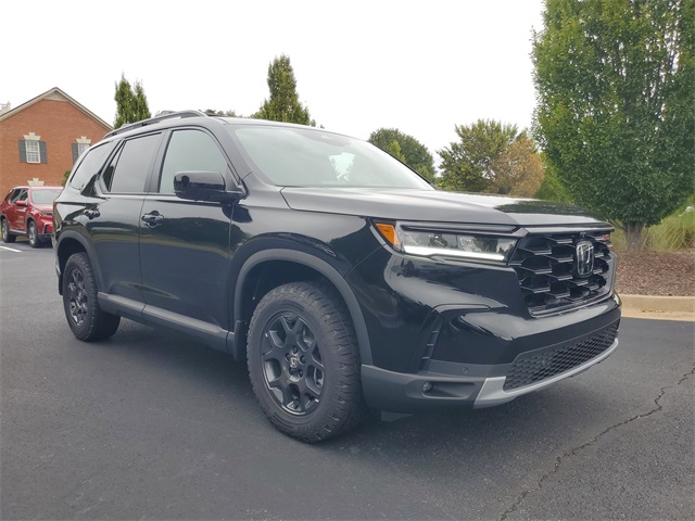 2025 Honda Pilot TrailSport photo 2