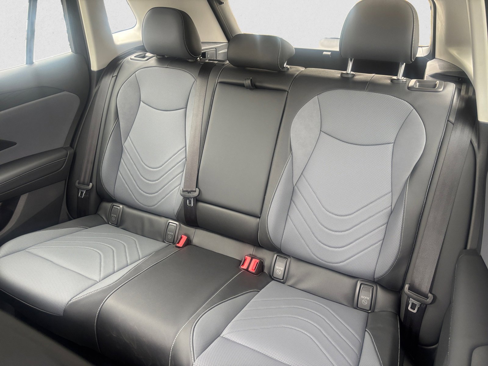 2025 Volkswagen Tiguan SE photo 13