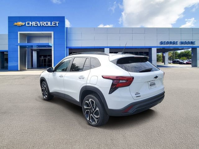 2025 Chevrolet Trax photo 2