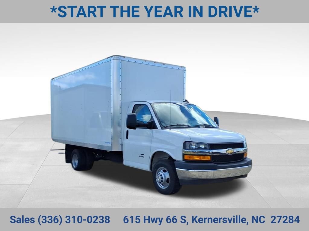 2025 Chevrolet Express Base's photo