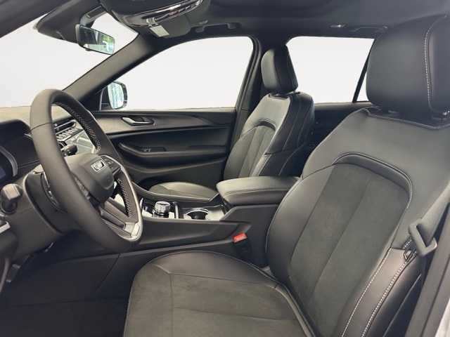2025 Jeep Grand Cherokee Altitude photo 8