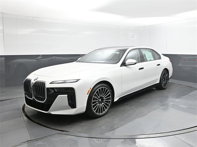 2025 BMW 7 Series 740i's photo