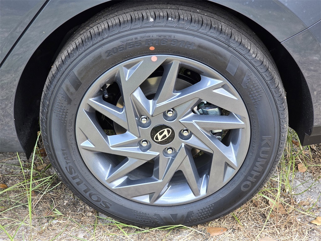 2025 Hyundai Elantra Hybrid photo 5
