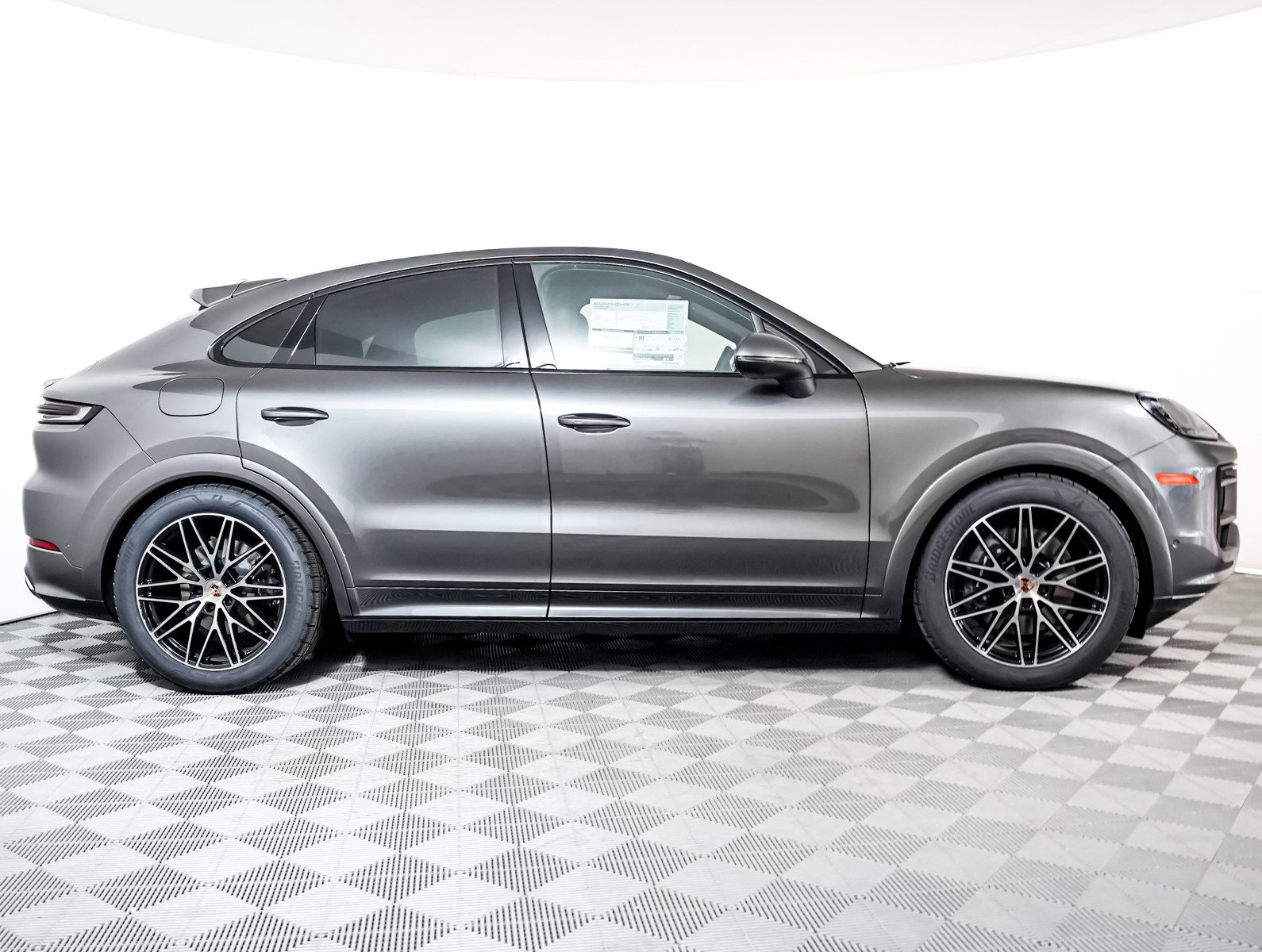2025 Porsche Cayenne Coupe photo 9