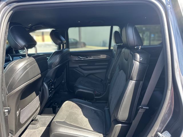 2023 Jeep Grand Cherokee Altitude photo 9