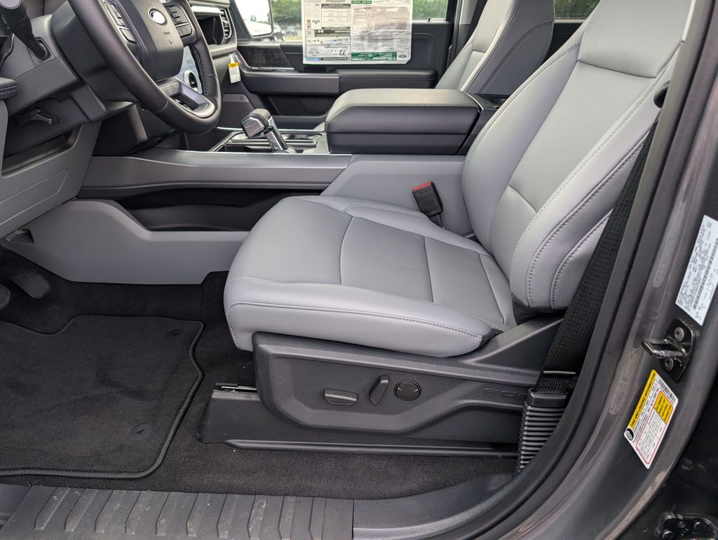 2025 Ford F-150 Lightning photo 7