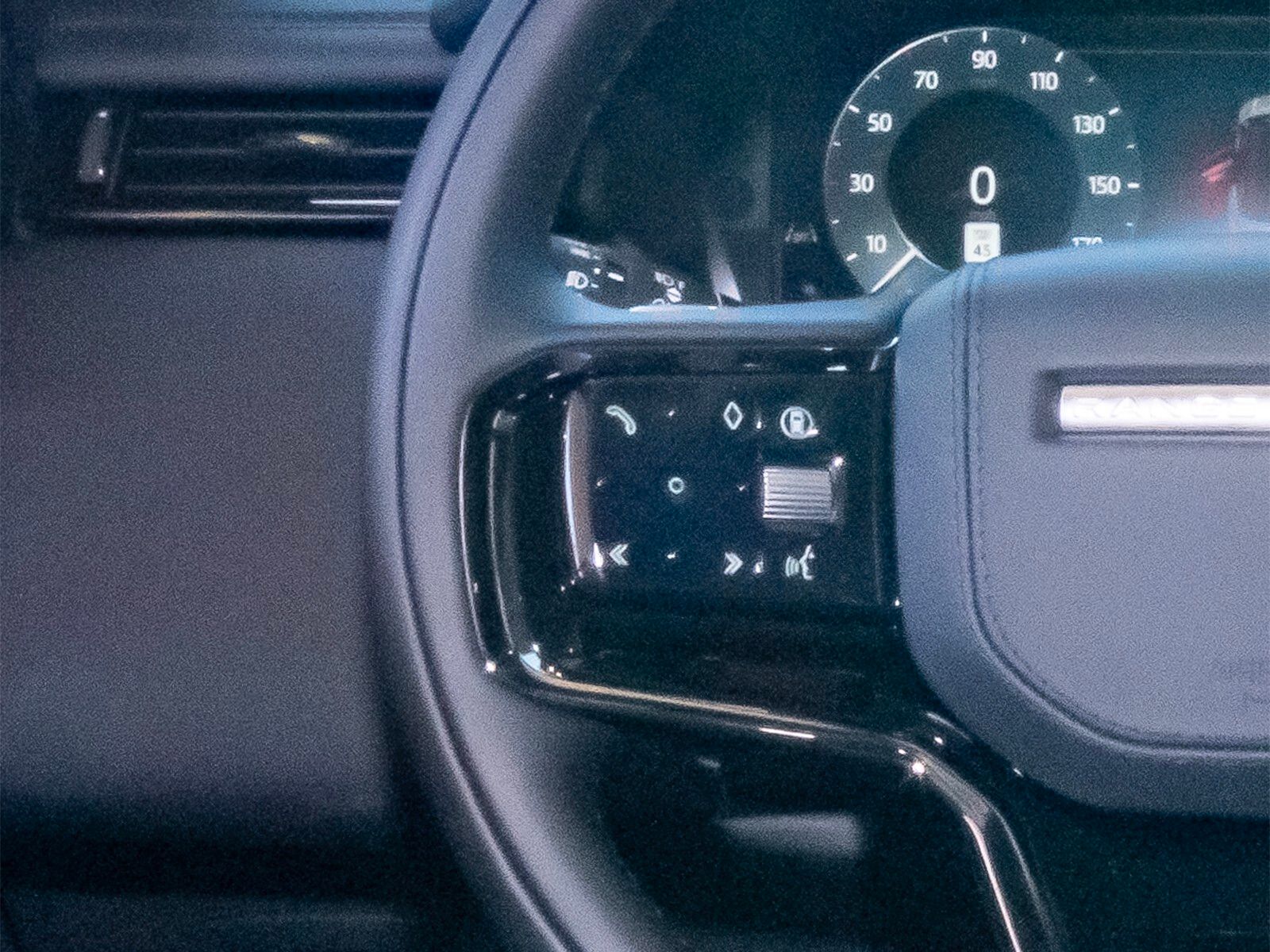 2026 Land Rover Range Rover Velar SE photo 15