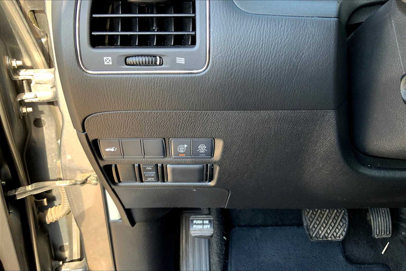 2020 Nissan Armada SL photo 31