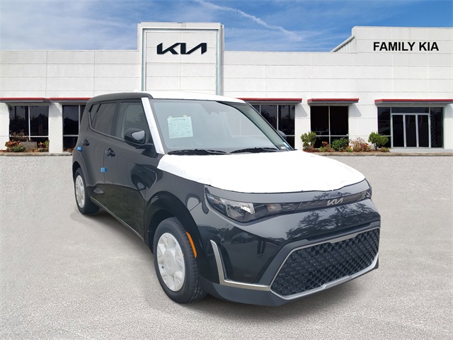 2025 Kia Soul LX's photo