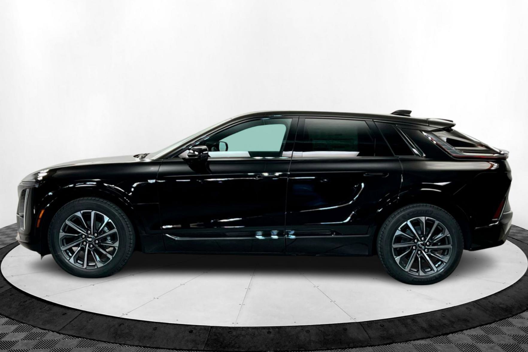 2025 Cadillac Lyriq Sport photo 2