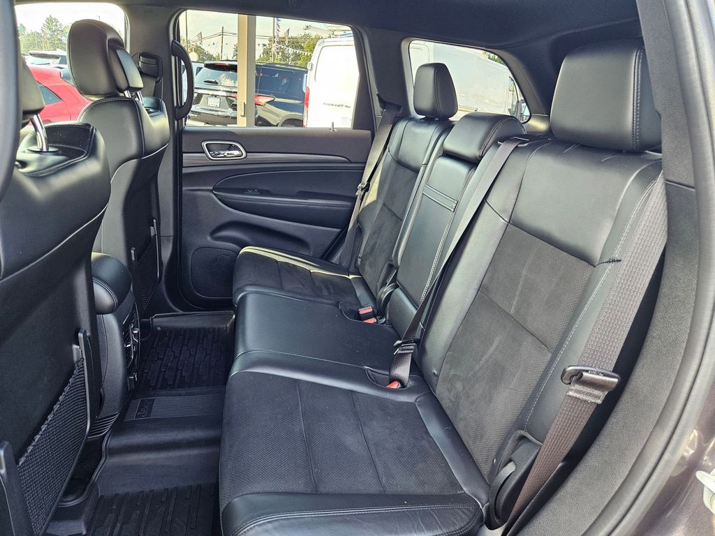 2019 Jeep Grand Cherokee Laredo Altitude photo 25