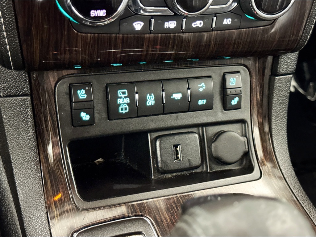 2016 Chevrolet Traverse LTZ photo 35