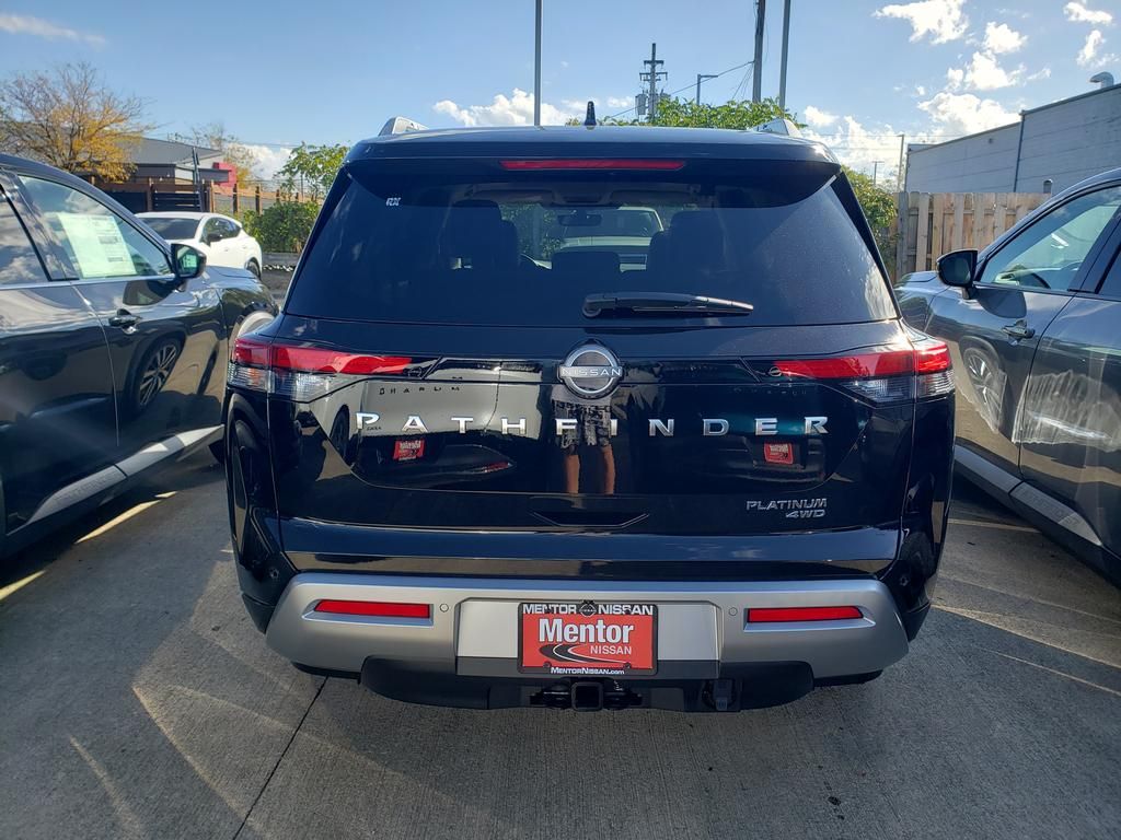 2025 Nissan Pathfinder Platinum photo 4