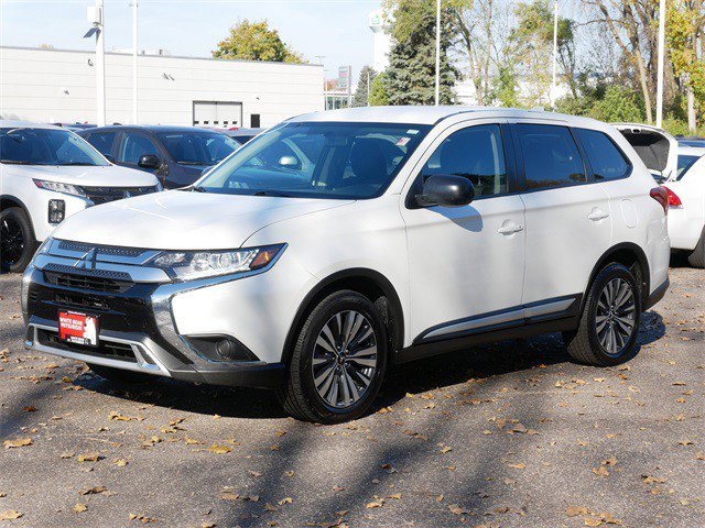 2020 Mitsubishi Outlander ES photo 3