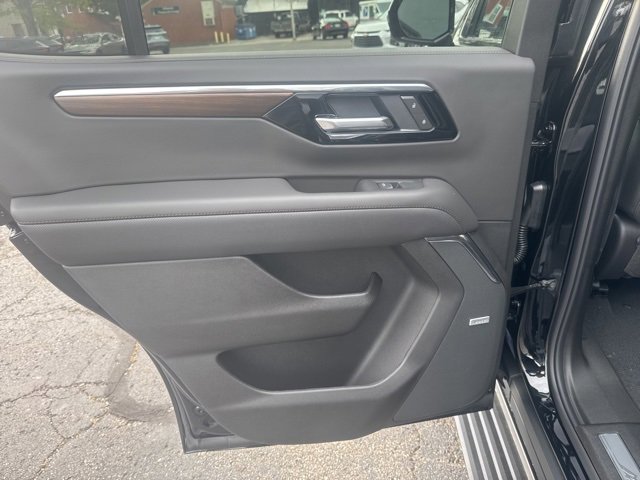 2025 Chevrolet Tahoe High Country photo 3