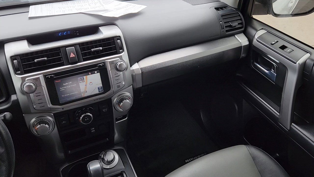 2018 Toyota 4Runner SR5 Premium photo 4