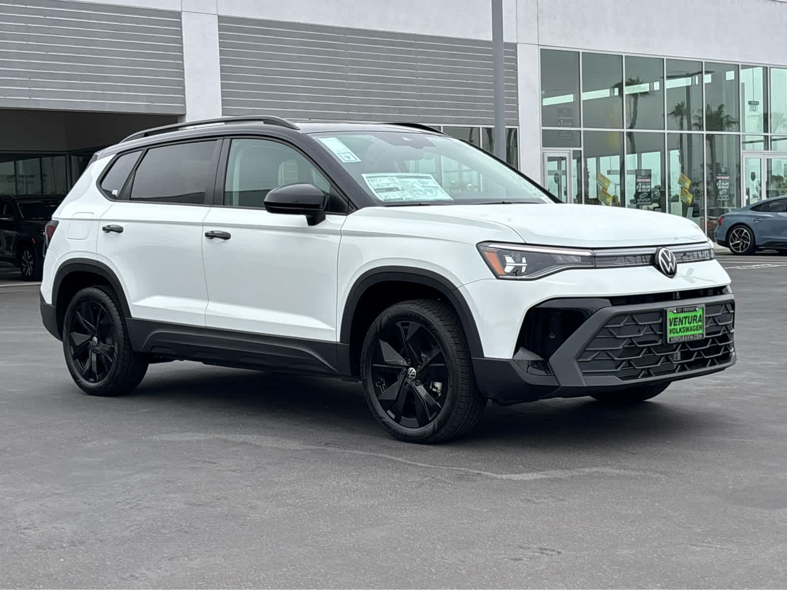 2025 Volkswagen Taos SE photo 2