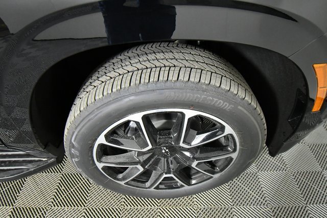 2025 Chevrolet Suburban RST photo 14