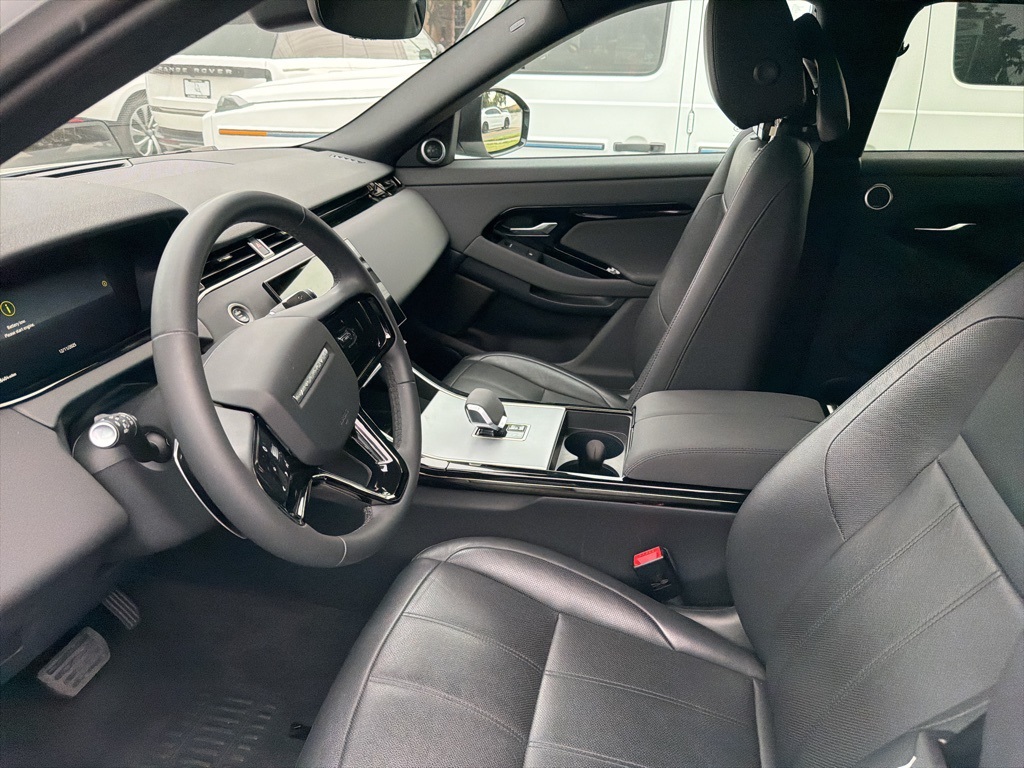 2024 Land Rover Range Rover Evoque S photo 4