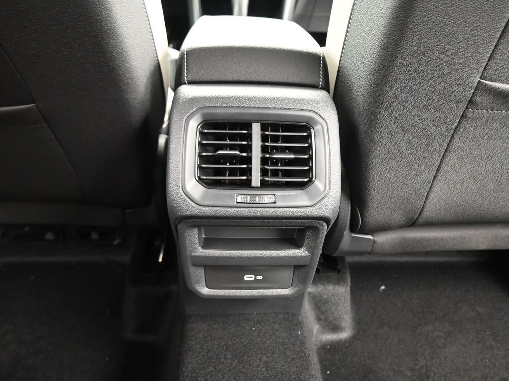 2025 Volkswagen Taos SE photo 39