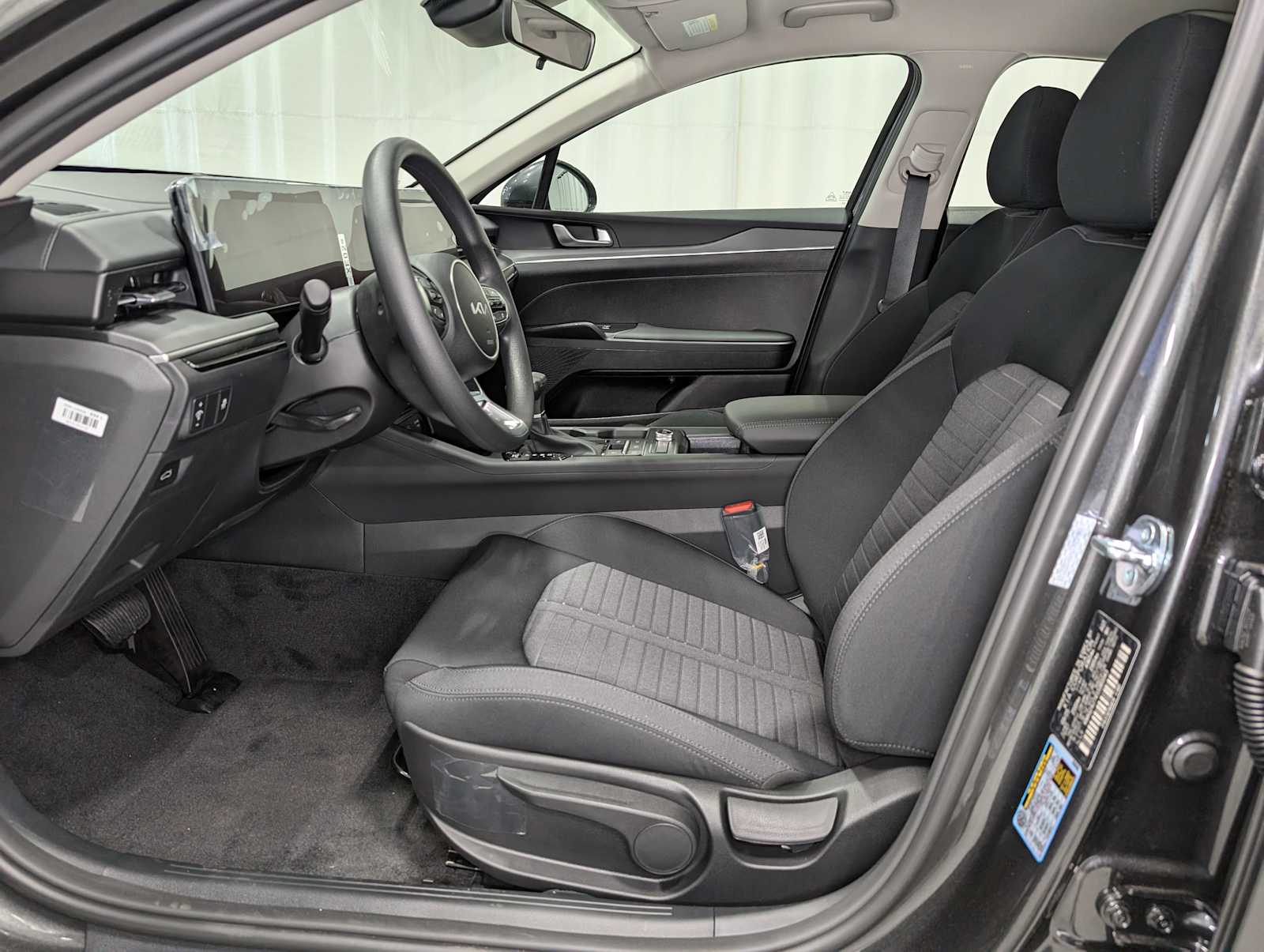 2025 Kia K5 LXS photo 4