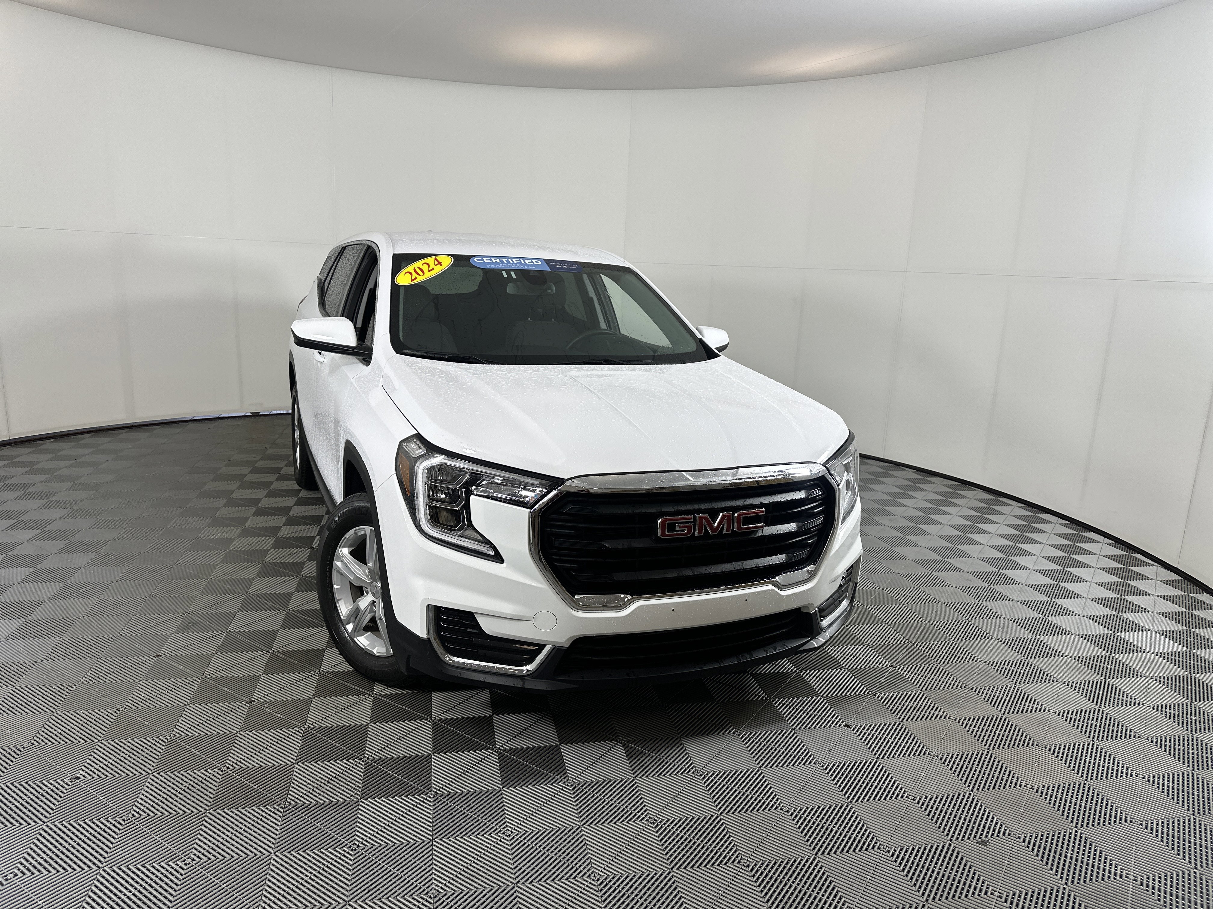 2024 GMC Terrain SLE's photo