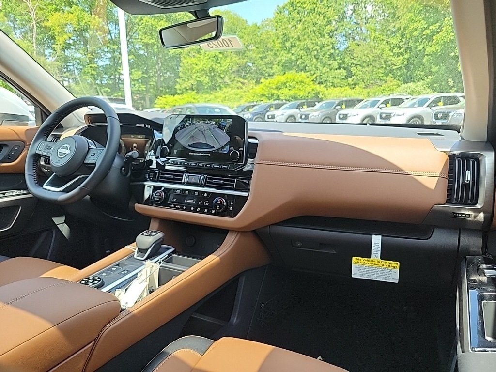 2025 Nissan Pathfinder Platinum photo 17