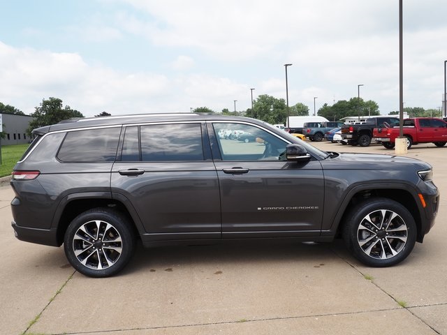 2023 Jeep Grand Cherokee Overland photo 4