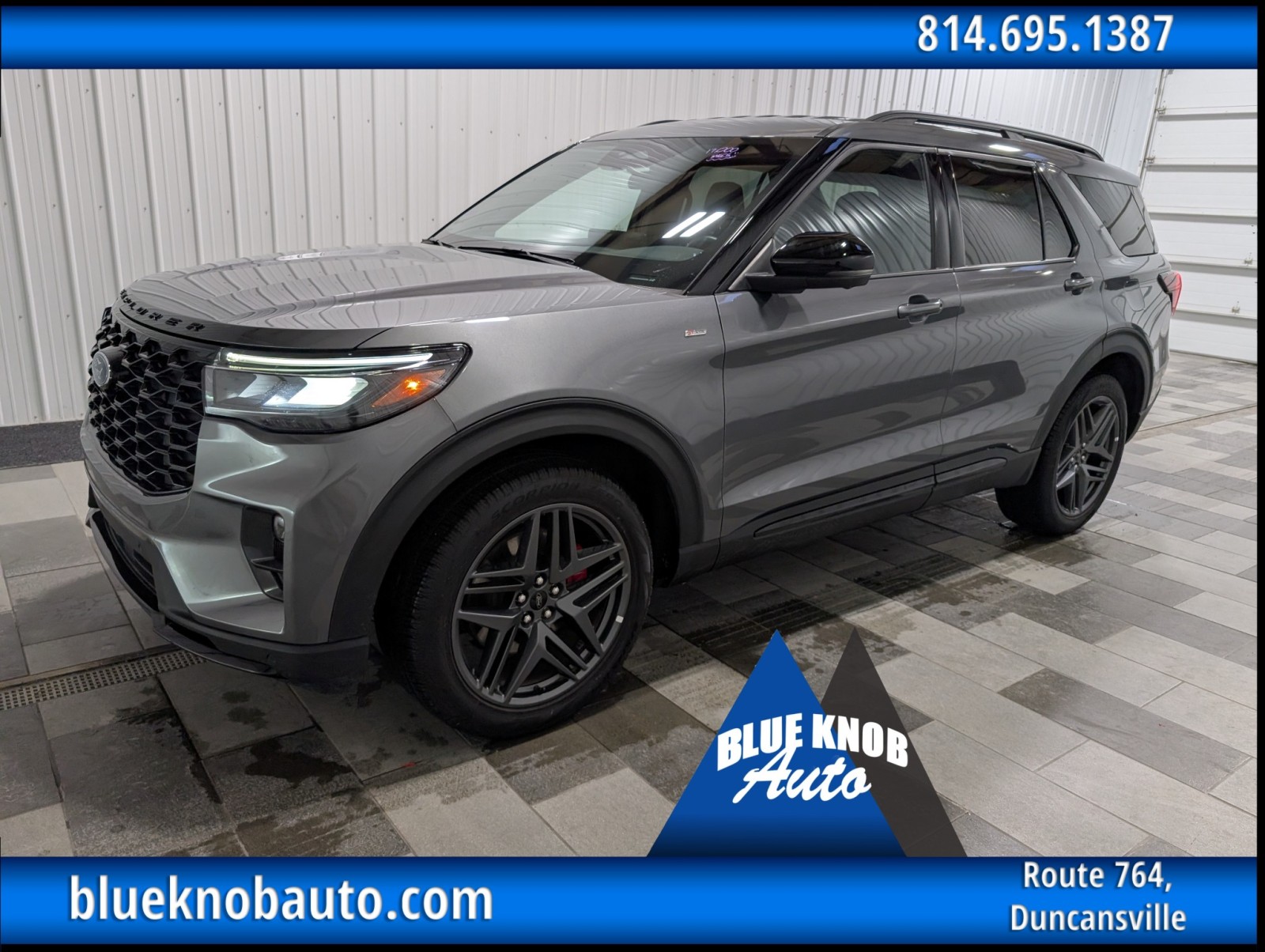 2025 Ford Explorer ST-LINE's photo