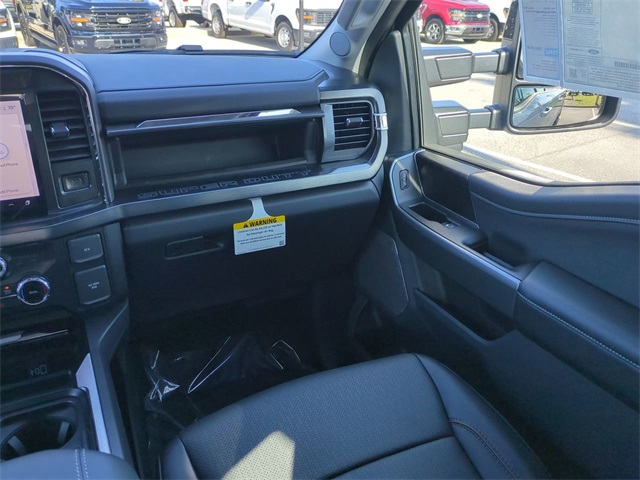 2025 Ford F-350 Lariat photo 17