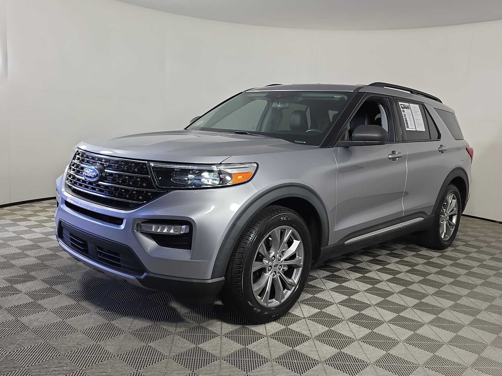 2021 Ford Explorer XLT photo 3