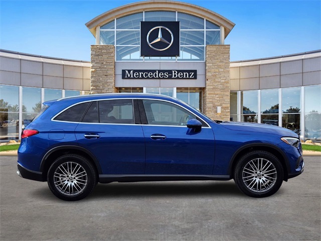 2025 Mercedes Benz GLC 300 4MATIC photo 4