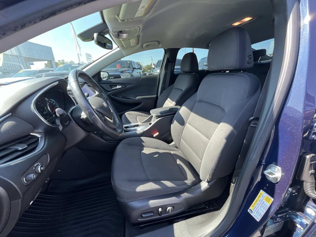 2016 Chevrolet Malibu 1LT photo 11