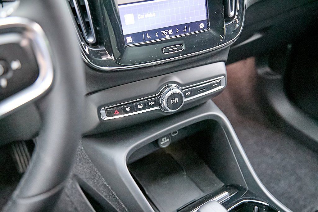 2023 VOLVO C40 - Image 15