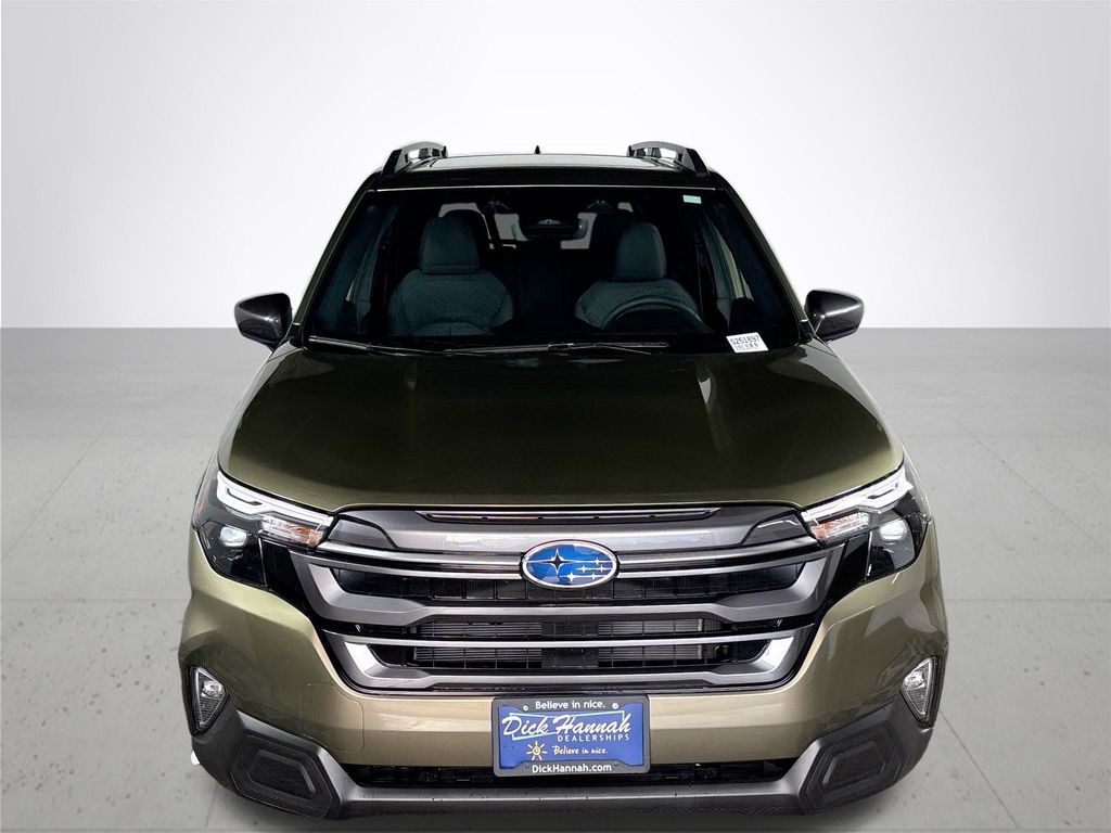 2025 Subaru Forester Premium photo 3