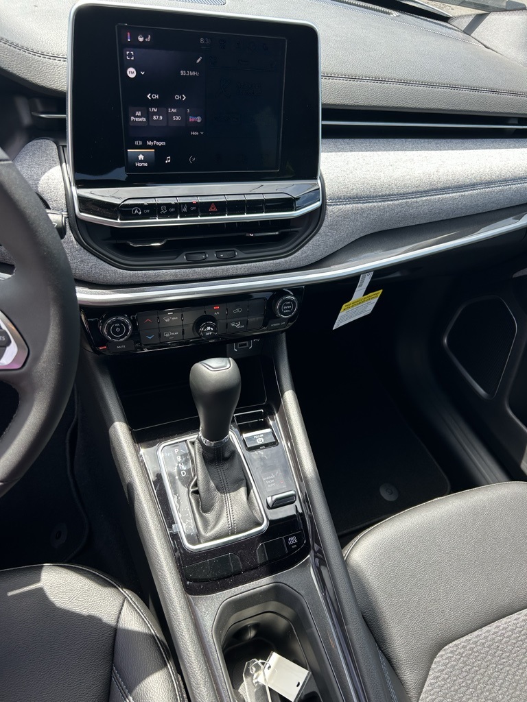 2025 Jeep Compass Latitude photo 17