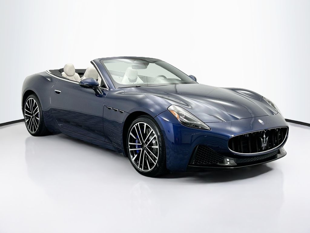 2026 Maserati Grancabrio Base photo 3