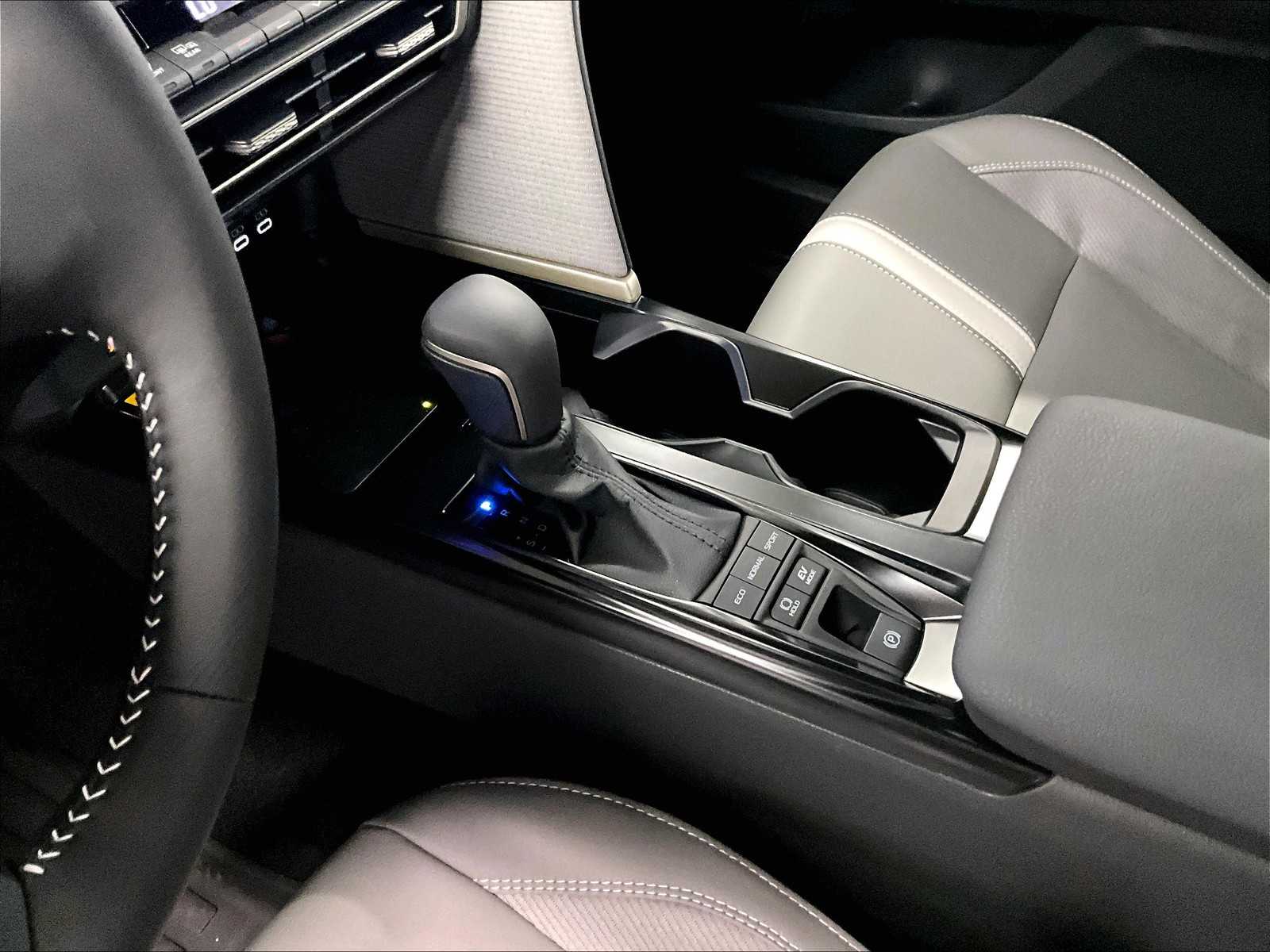 2025 Toyota Camry SE photo 13