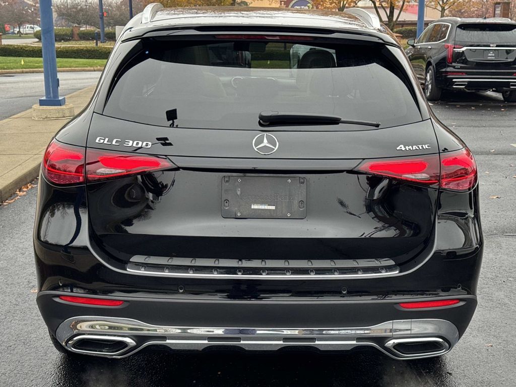 2025 Mercedes Benz GLC 300 4MATIC photo 4