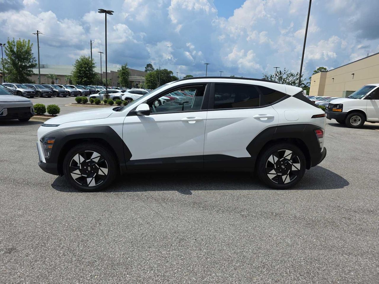 2025 Hyundai Kona SEL photo 4