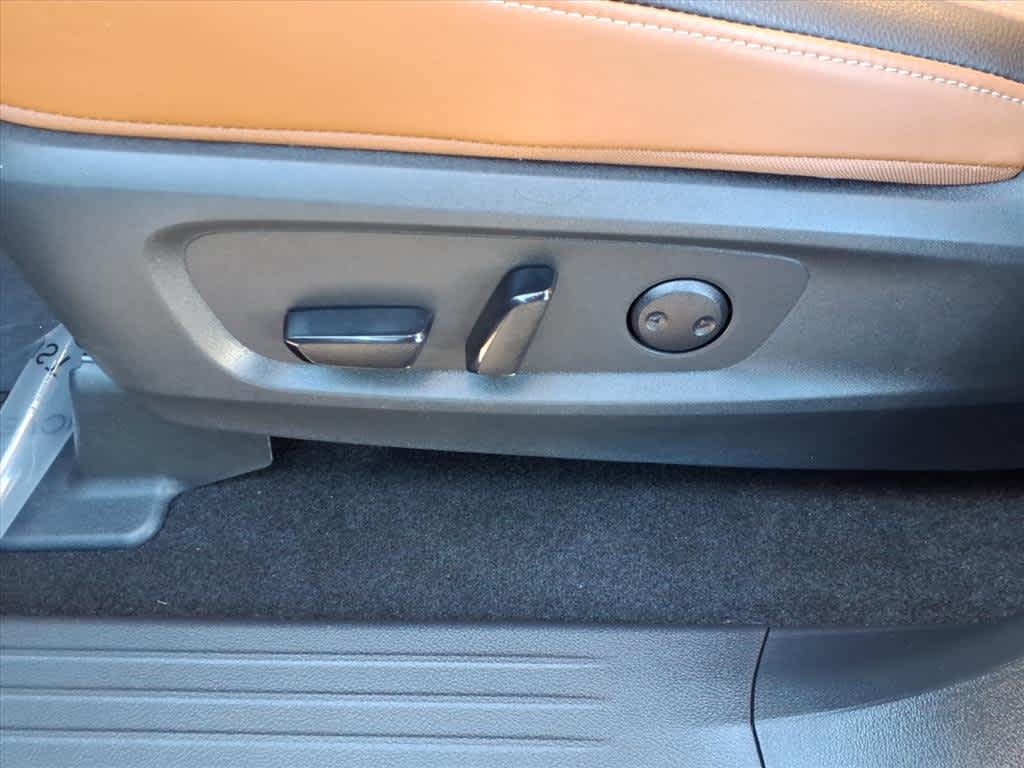 2025 Nissan Pathfinder Platinum photo 13