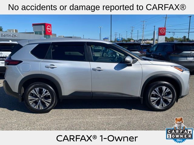 2022 Nissan Rogue SV photo 2