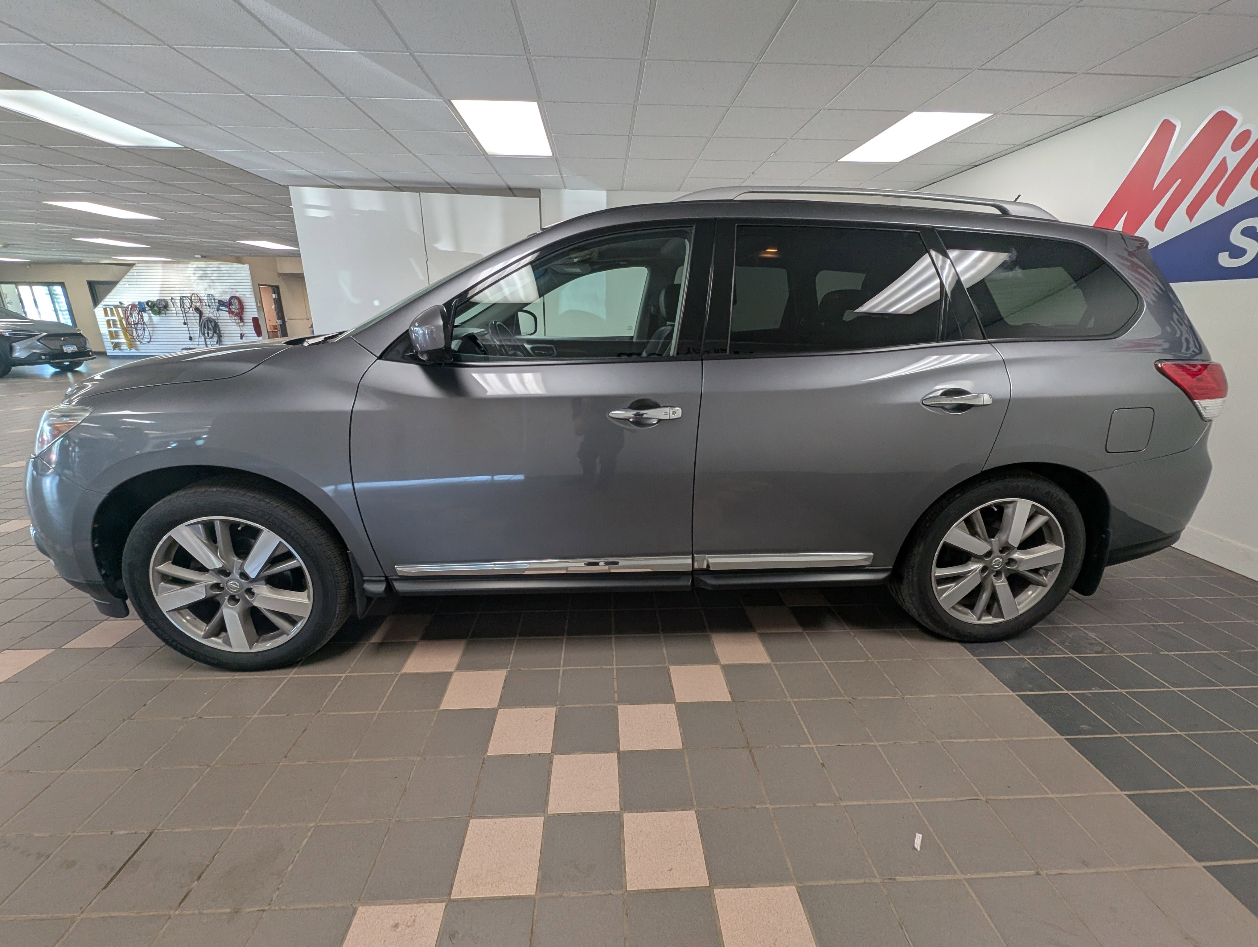 Used 2015 Nissan Pathfinder Platinum with VIN 5N1AR2MM4FC602020 for sale in Hermantown, Minnesota