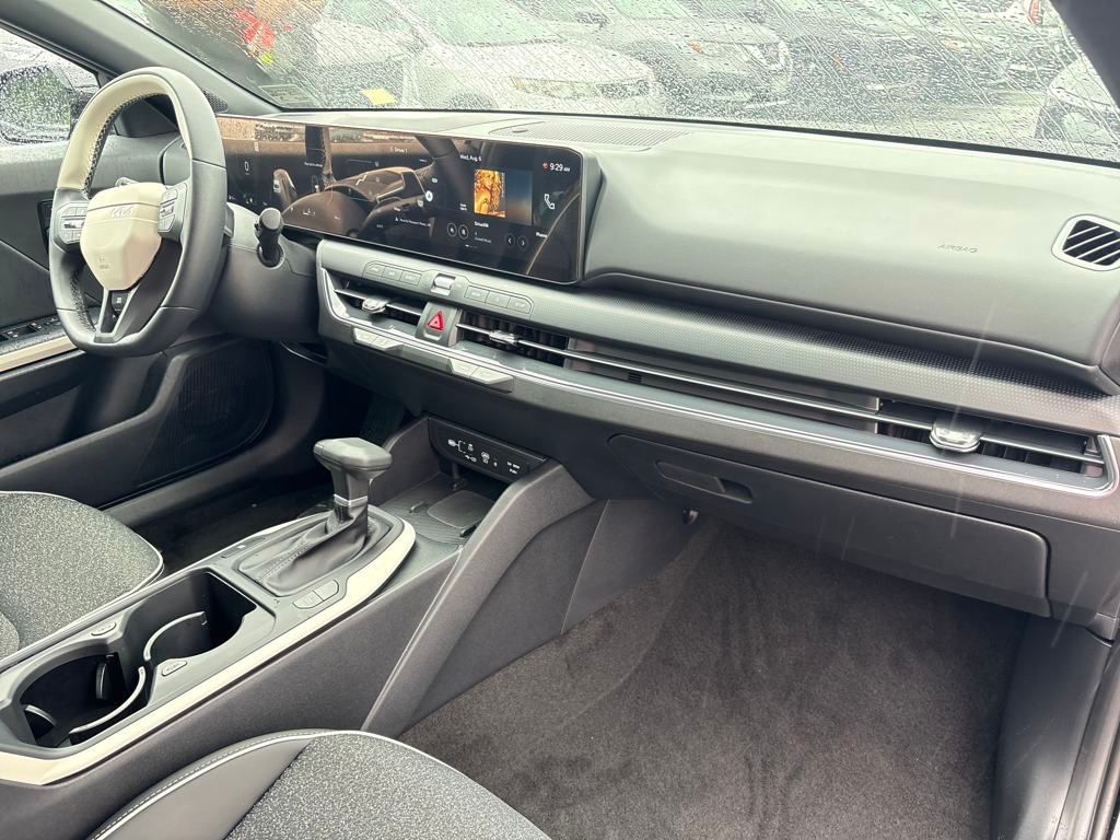 2025 Kia K4 GT-Line photo 27