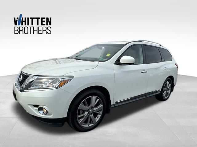 2016 Nissan Pathfinder Platinum's photo