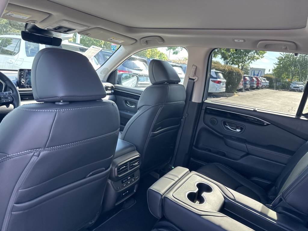 2025 Honda Pilot Touring photo 12
