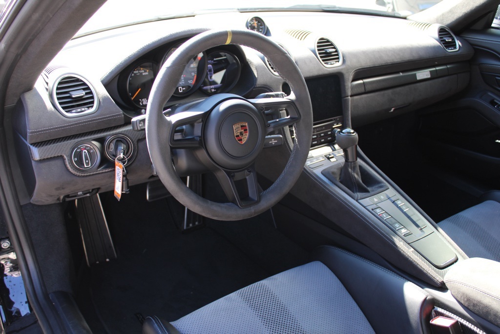 2023 Porsche Cayman RS GT4 photo 4