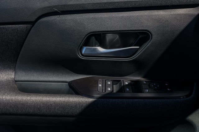 2025 Nissan Kicks SV photo 21