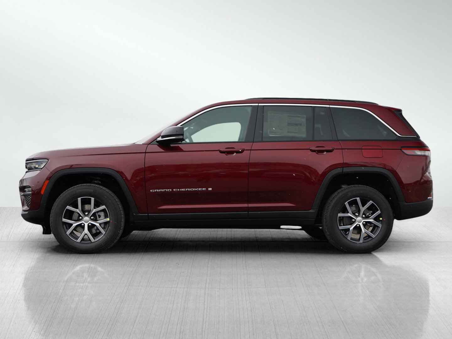 2025 Jeep Grand Cherokee Limited photo 3