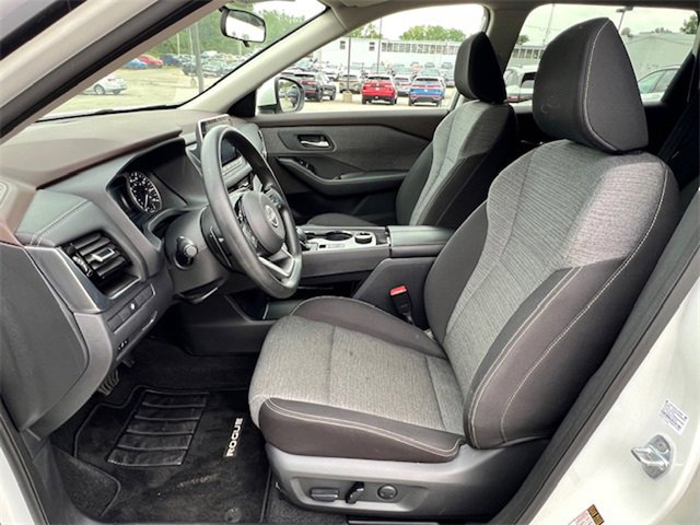 2022 Nissan Rogue SV photo 13